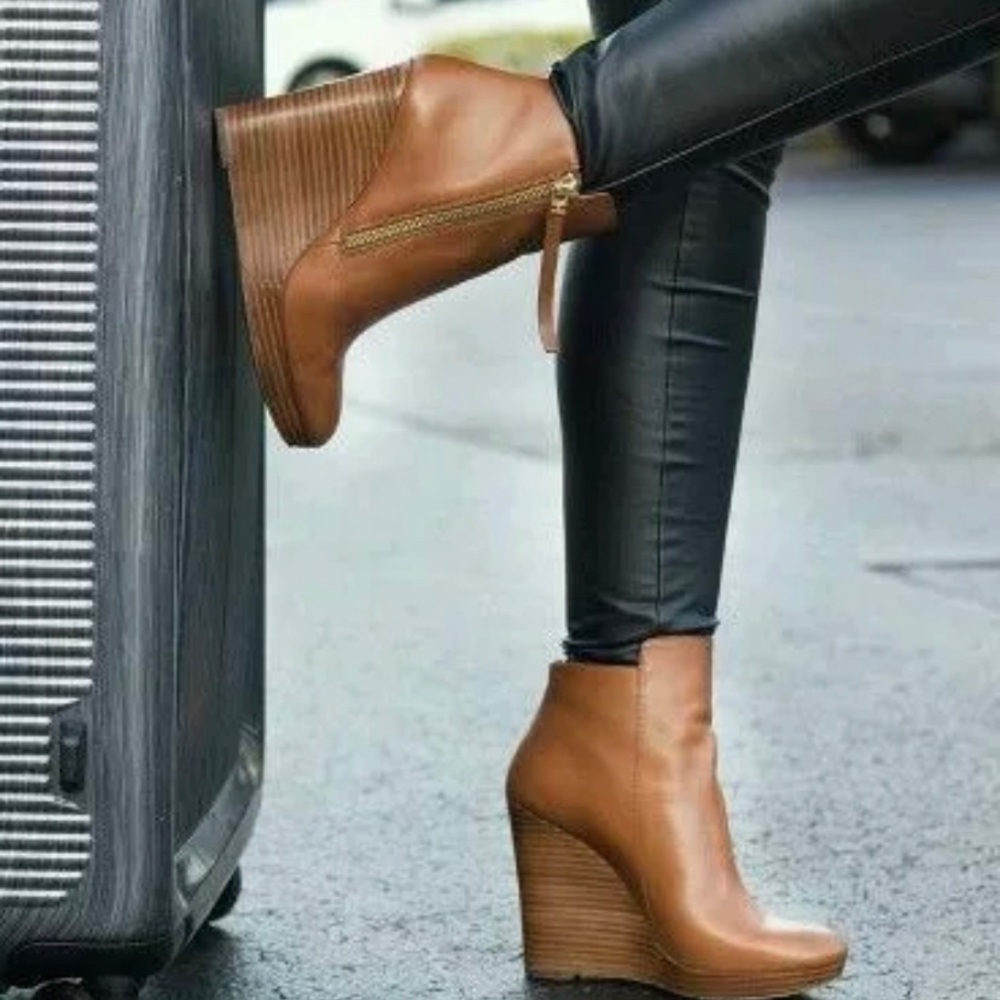 Michael Kors Alane wedge bootie size 8